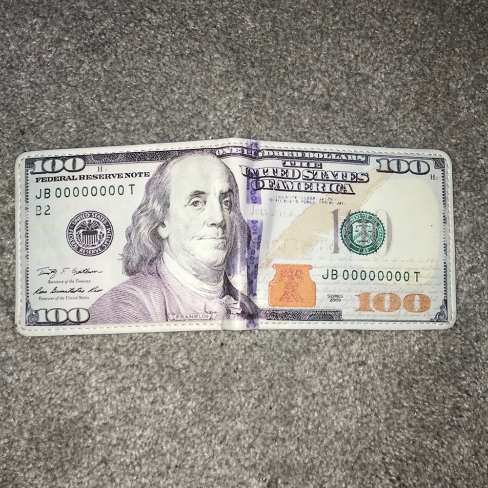 100 dollar bill wallet